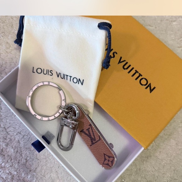 Louis Vuitton Monogram Skateboard keychain - Picture 1 of 4